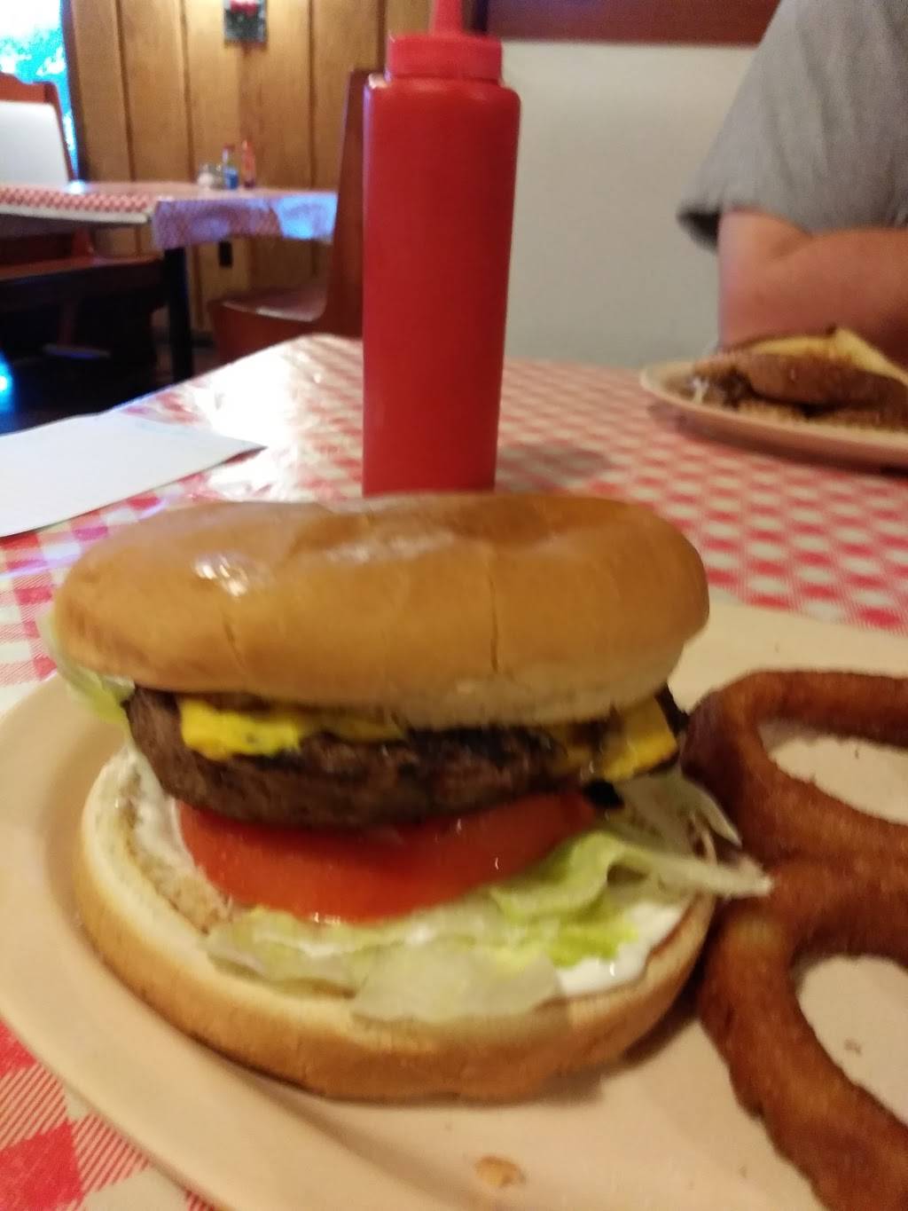 Momma Jeans Restaurant | restaurant | 2325 AL-20, Tuscumbia, AL 35674, USA | 2563817001 OR +1 256-381-7001