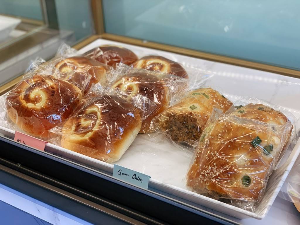 Claudia’s Confection | bakery | 2848 GA-54, Peachtree City, GA 30269, USA | 7706812528 OR +1 770-681-2528