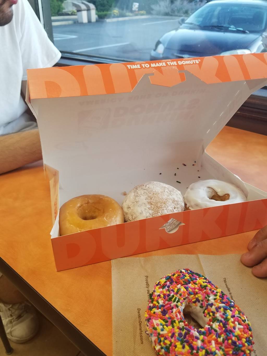Dunkin | bakery | 1023 N Main St, Fall River, MA 02720, USA | 7744883390 OR +1 774-488-3390
