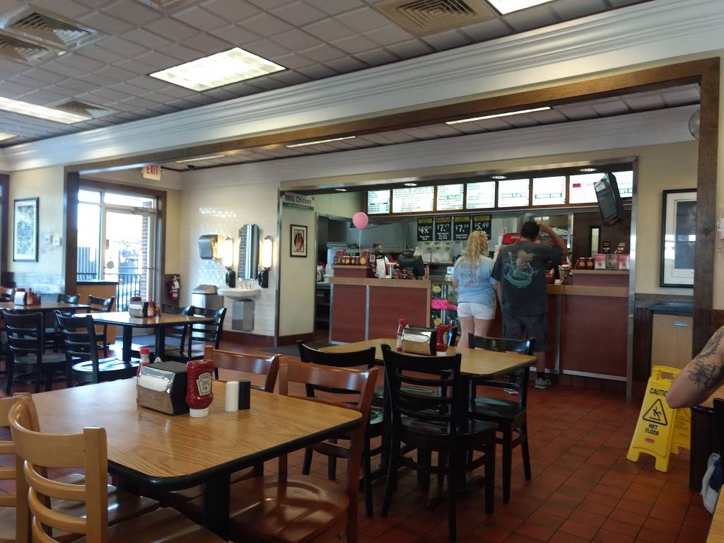 Smithfields Chicken N Bar-B-Q | restaurant | 7300 Market St, Wilmington, NC 28405, USA | 9106864175 OR +1 910-686-4175