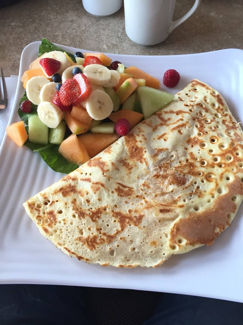 Déjeuner Cosmopolitain | restaurant | 983 Boul Saint-Jean, Pointe-Claire, QC H9R 5K3, Canada | 5146978529 OR +1 514-697-8529