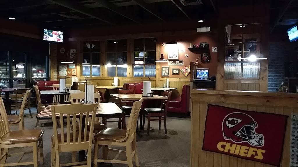 Pizza Hut | meal takeaway | 914 N Simpson Dr, Warrensburg, MO 64093, USA | 6607471777 OR +1 660-747-1777