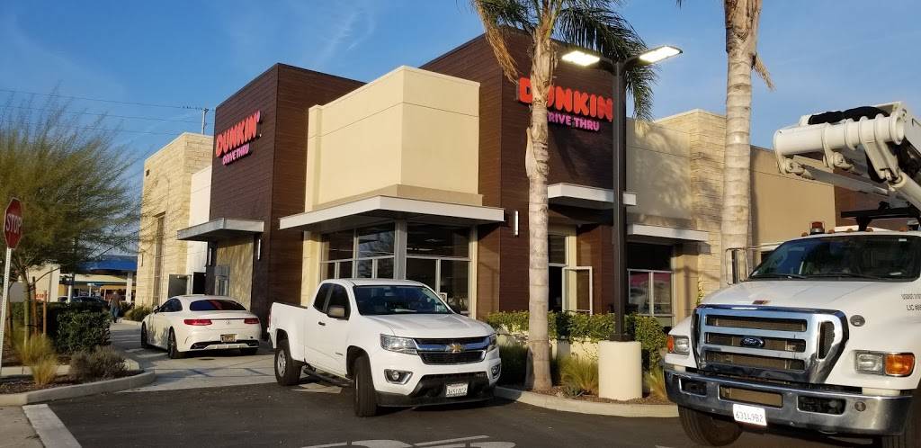 Dunkin | bakery | 2010 S Mooney Blvd, Visalia, CA 93277, USA | 5597358888 OR +1 559-735-8888