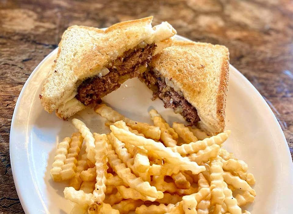 DeeZ | restaurant | 251 W Dallas Ave, Cooper, TX 75432, USA | 9033003130 OR +1 903-300-3130