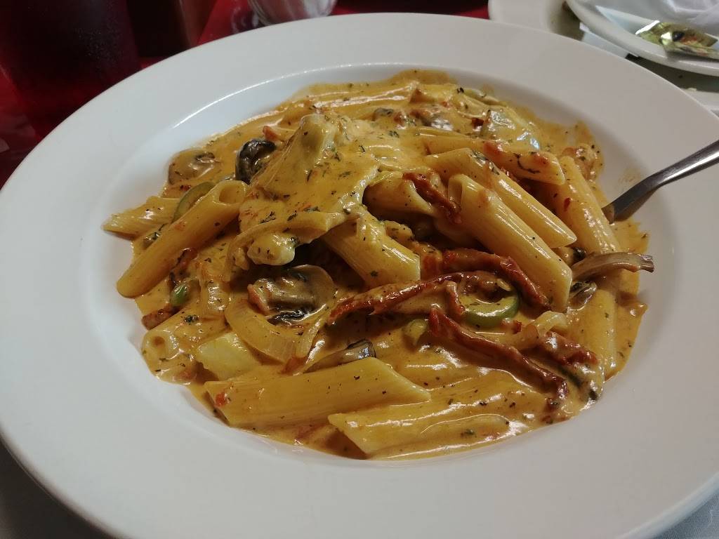 Ginnos Italian Restaurant Rockdale Tx | restaurant | 1204 W Cameron Ave, Rockdale, TX 76567, USA | 5125435111 OR +1 512-543-5111