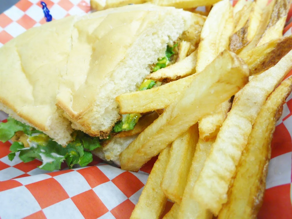 Fieldhouse Sandwich Shop | restaurant | 3401 Olton Rd, Plainview, TX 79072, USA | 8062935092 OR +1 806-293-5092