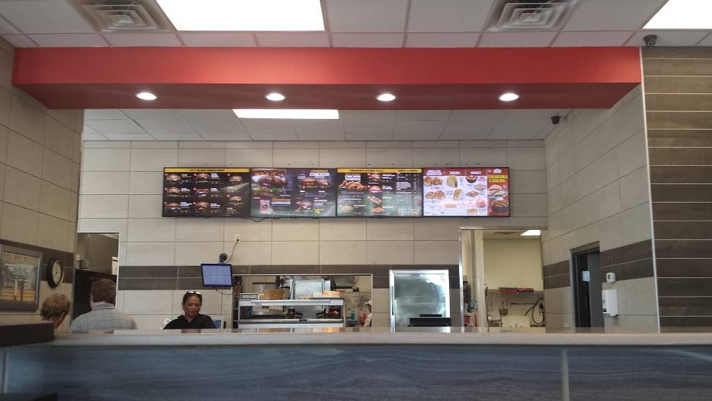 Hardees | restaurant | 2399 SE Baya Dr, Lake City, FL 32025, USA | 3867520393 OR +1 386-752-0393