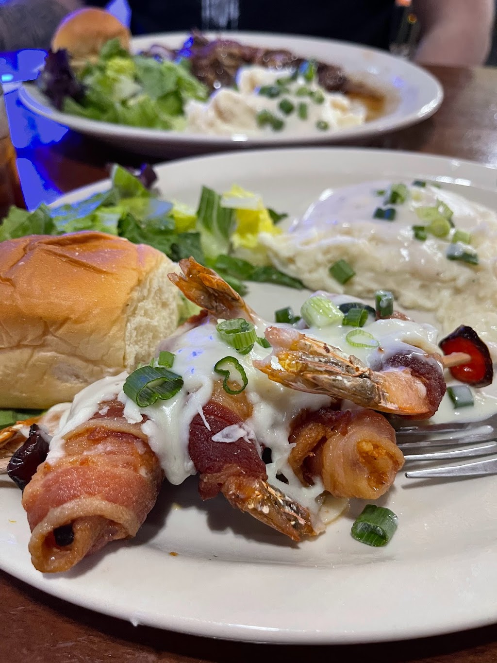 Outlaw Seafood Bar and Grill | restaurant | 19292 Main St, Lytle, TX 78052, USA | 8307726096 OR +1 830-772-6096