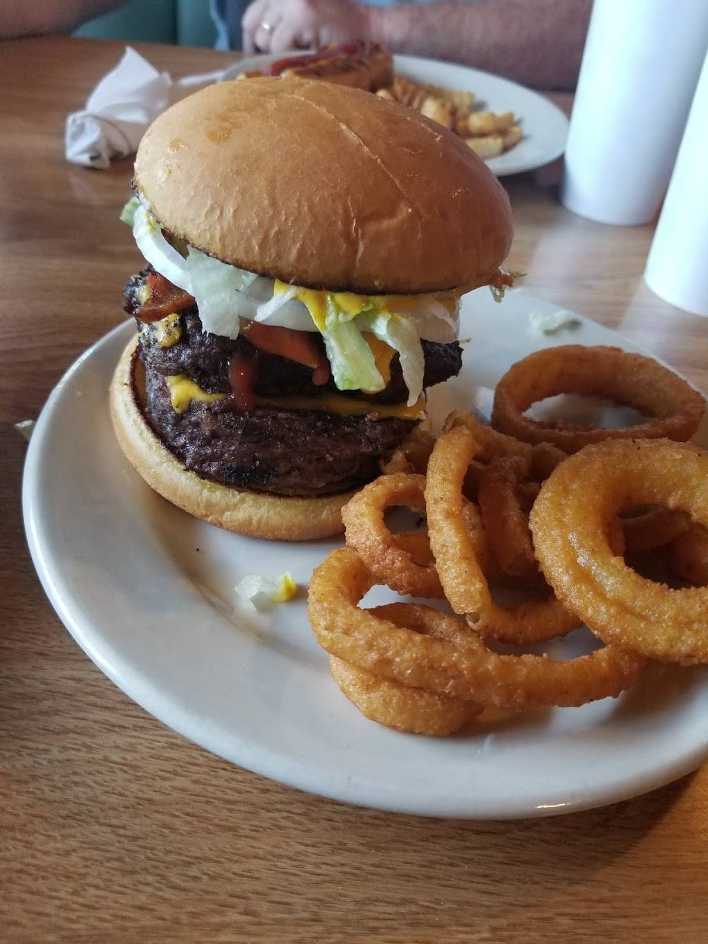 Wes Mans Restaurant | restaurant | 3167 US-411, White, GA 30184, USA | 7703869933 OR +1 770-386-9933