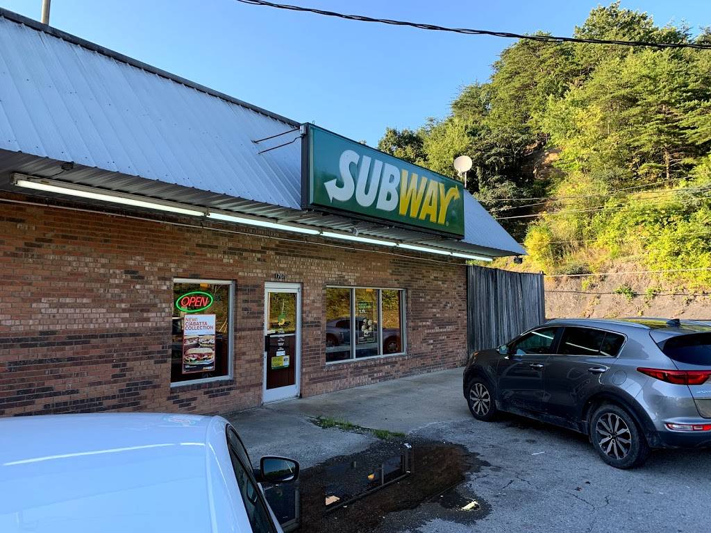 Subway Restaurants | restaurant | 20483 Alberta St, Oneida, TN 37841, USA | 4235698370 OR +1 423-569-8370