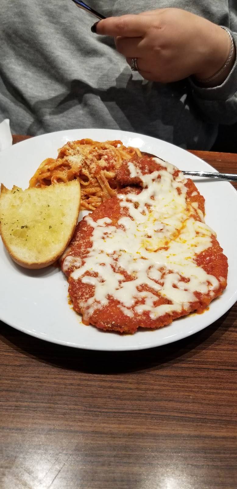 Vaughan Station | restaurant | 70 Interchange Way, Concord, ON L4K 5Z8, Canada | 9057386001 OR +1 905-738-6001