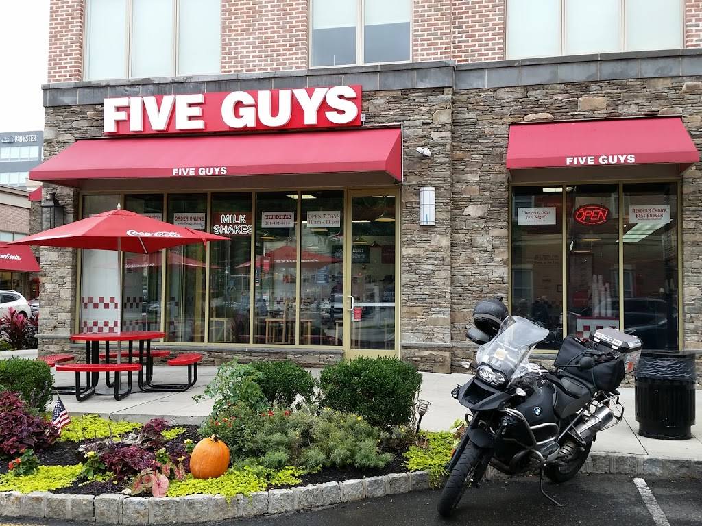 Five Guys | meal takeaway | 45 River Rd, Edgewater, NJ 07020, USA | 2014824614 OR +1 201-482-4614