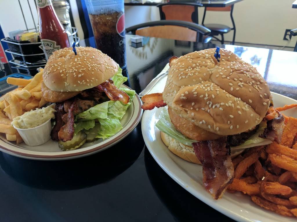 Crazy Ottos | restaurant | 2635 Diamond St, Rosamond, CA 93560, USA | 6612566383 OR +1 661-256-6383