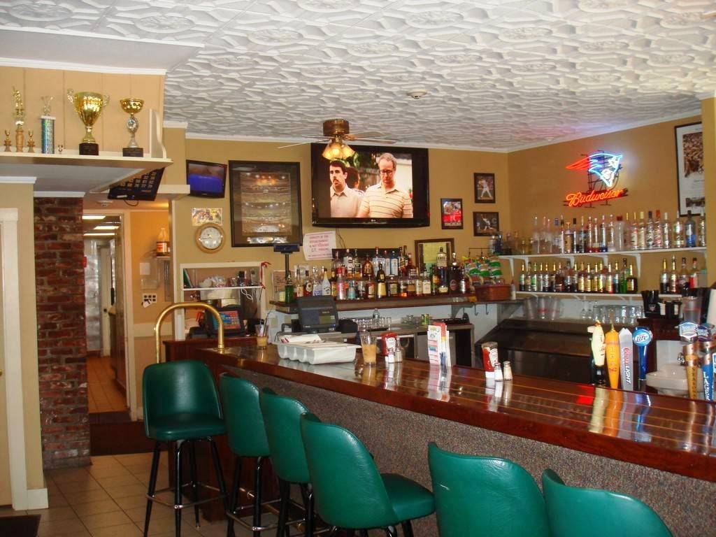 Lil Bear Sports Lounge | night club | 983 Main Rd, Tiverton, RI 02878, USA | 4016243212 OR +1 401-624-3212