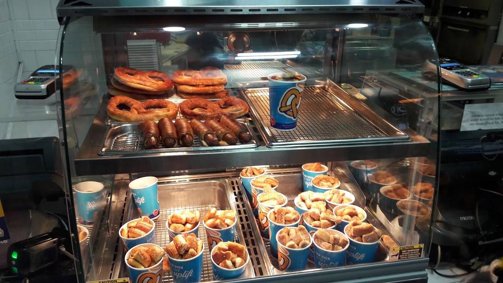 Auntie Annes | cafe | 664 8th Ave, New York, NY 10036, USA | 2127641562 OR +1 212-764-1562