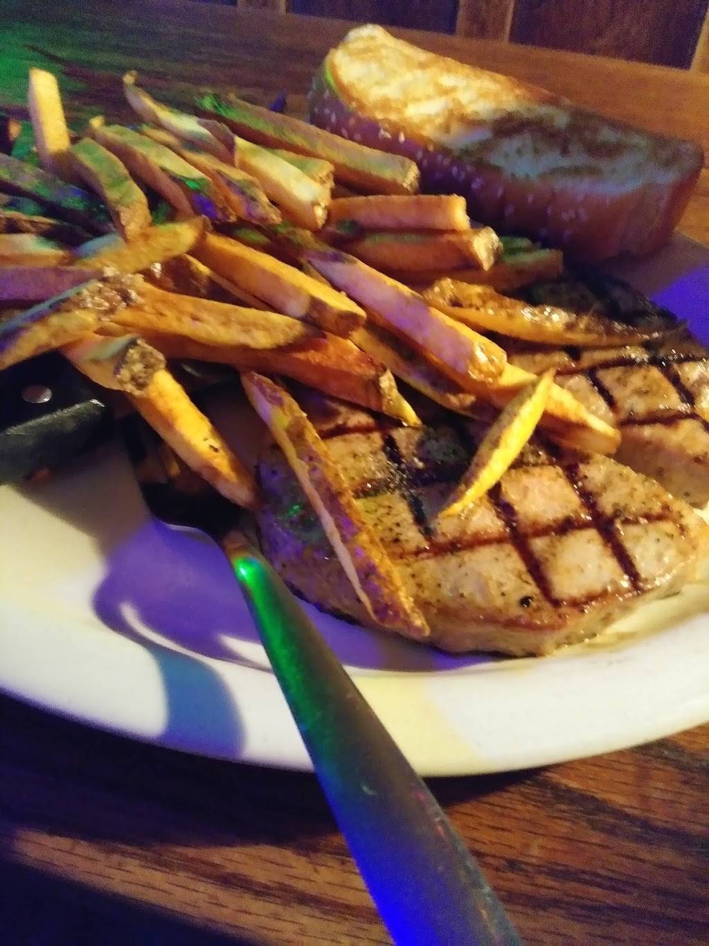 Lulas Tavern | restaurant | 112 W Carpenter St, Moberly, MO 65270, USA | 6602639610 OR +1 660-263-9610