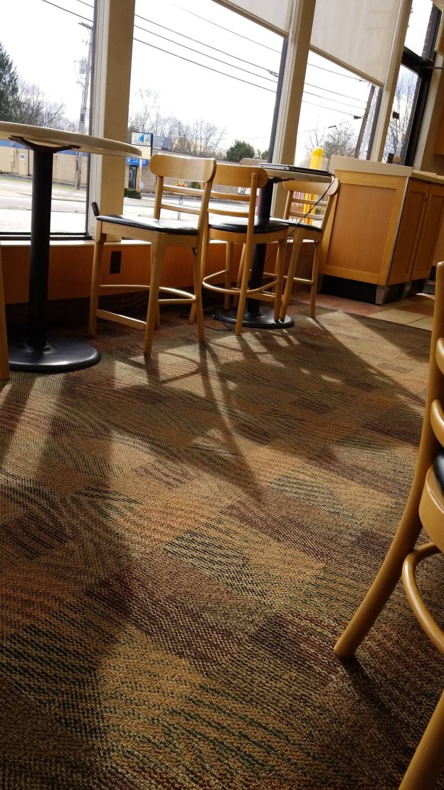 Wendys | restaurant | 3111 Maple Ave, Zanesville, OH 43701, USA | 7404528380 OR +1 740-452-8380