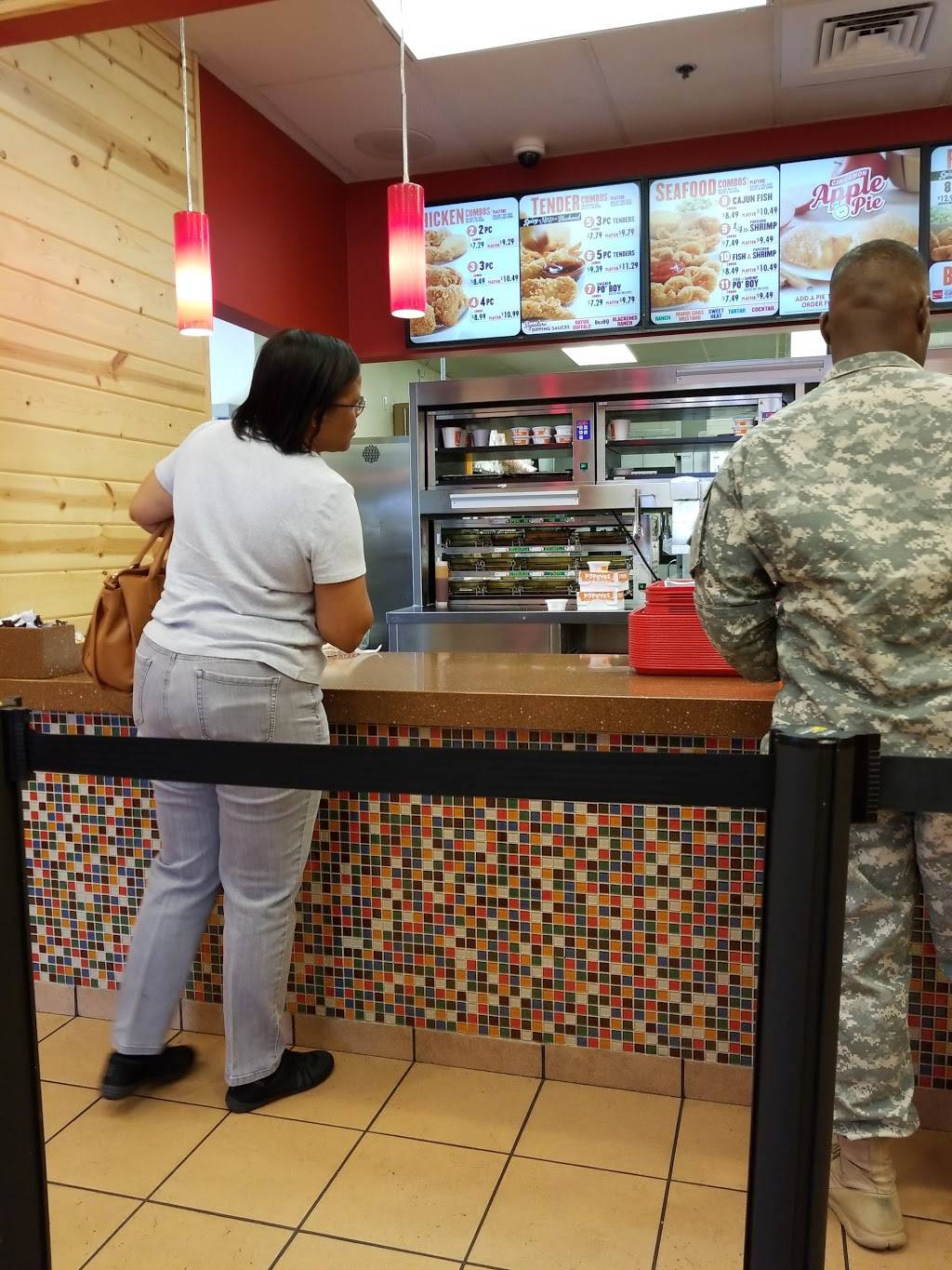 Popeyes Louisiana Kitchen | restaurant | 3571 Butner Rd, Fort Bragg, NC 28310, USA | 2025586363 OR +1 202-558-6363