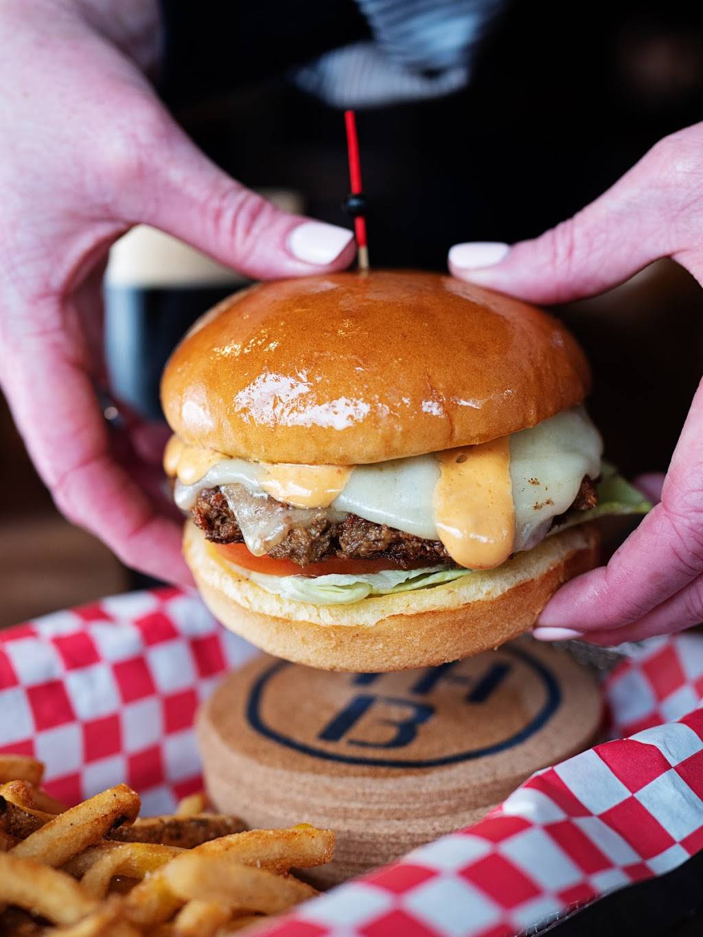 TapHouse Burgers | restaurant | 24 S Indiana St, Greencastle, IN 46135, USA | 7653019326 OR +1 765-301-9326