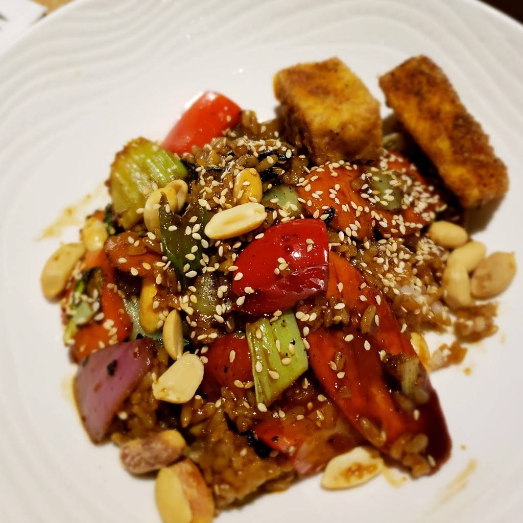 Earls Kitchen + Bar | restaurant | 100 City Centre Dr Unit 1-101, Mississauga, ON L5B 2C9, Canada | 9058972925 OR +1 905-897-2925