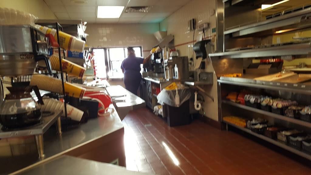 Bojangles Famous Chicken n Biscuits | restaurant | 2190 Philpott Rd, South Boston, VA 24592, USA | 4345757992 OR +1 434-575-7992