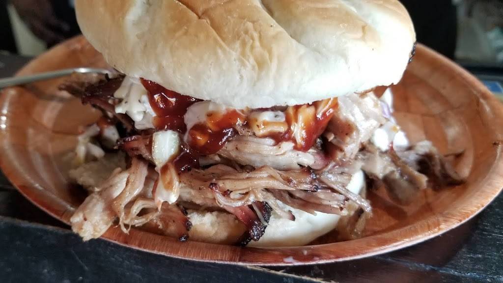 Hwy 67 BBQ | restaurant | 1752 N New Florissant Rd, Florissant, MO 63033, USA | 3144552999 OR +1 314-455-2999