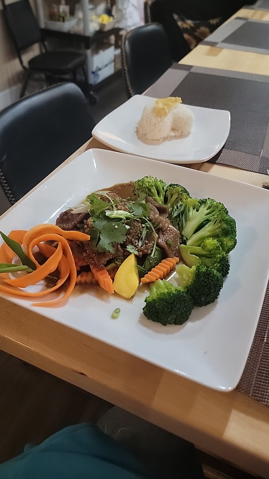 Sunflower Cuisine | restaurant | 215 Washington Ave, Colonial Beach, VA 22443, USA | 8044102084 OR +1 804-410-2084