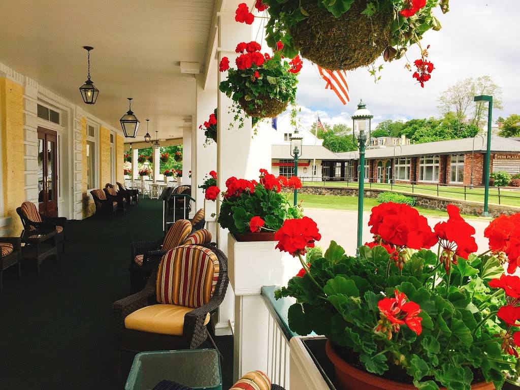Staffords Perry Hotel | restaurant | 100 Lewis St, Petoskey, MI 49770, USA | 2313474000 OR +1 231-347-4000