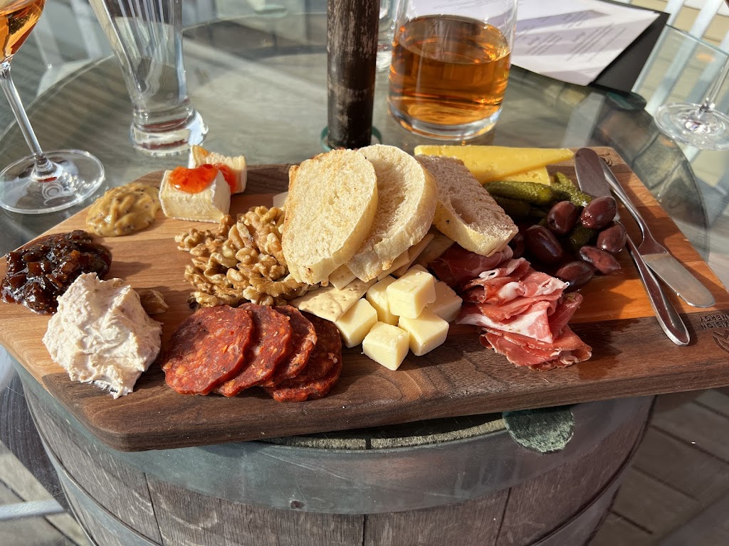 Hermit Woods Winery & Eatery | restaurant | 72 Main St, Meredith, NH 03253, USA | 6032537968 OR +1 603-253-7968
