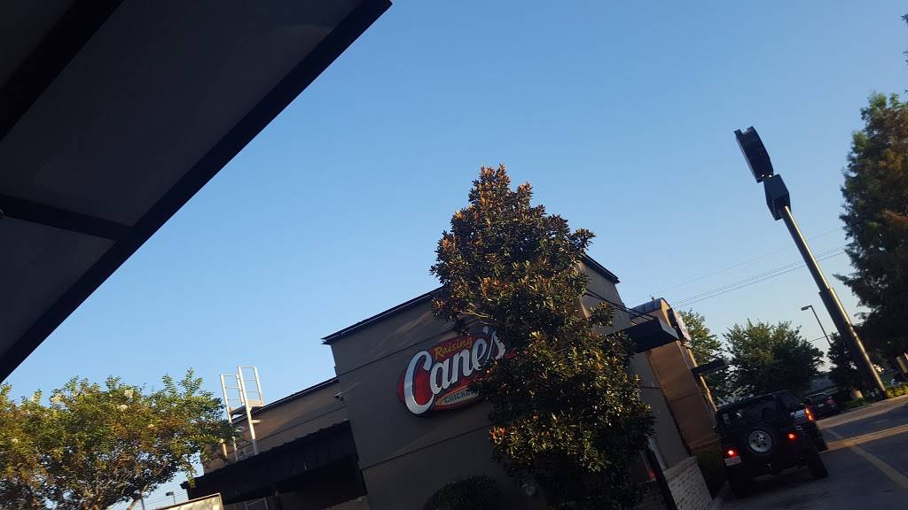 Raising Canes Chicken Fingers | meal takeaway | 117 St Nazaire Rd, Broussard, LA 70518, USA | 3378375548 OR +1 337-837-5548