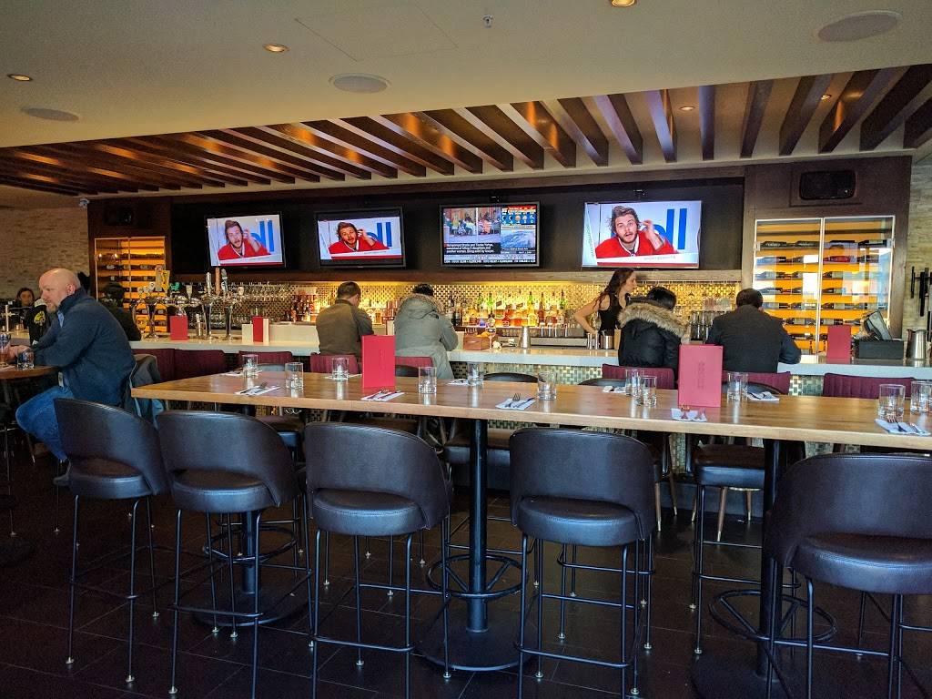 Earls Kitchen + Bar | restaurant | 100 City Centre Dr Unit 1-101, Mississauga, ON L5B 2C9, Canada | 9058972925 OR +1 905-897-2925