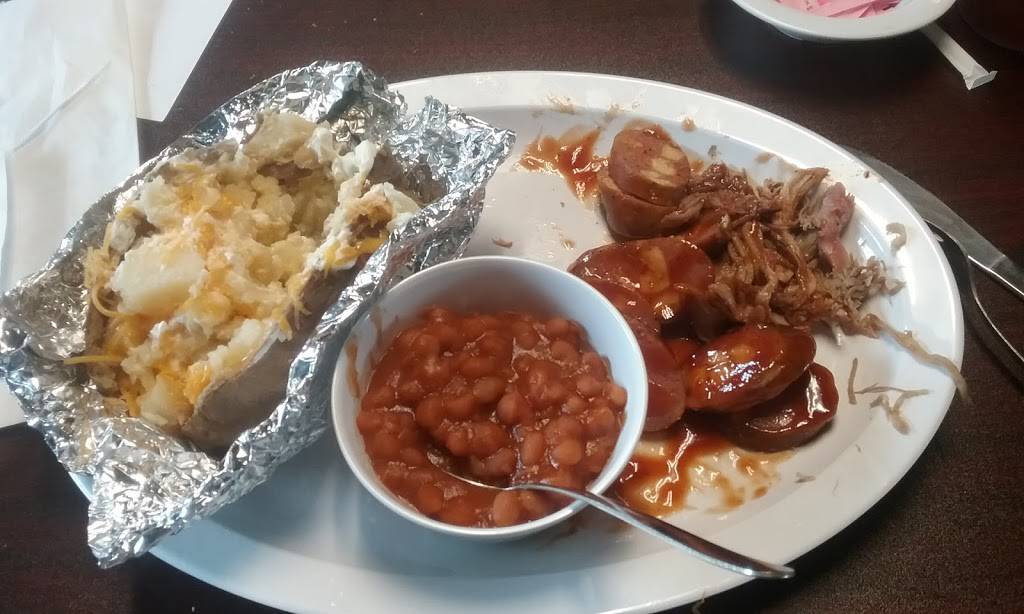 Outlaw BBQ | restaurant | 103 Veterans Ave, Talihina, OK 74571, USA | 9185672288 OR +1 918-567-2288