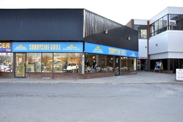 Sunnyside Grill Richmond Hill - Restaurant | Oxford Square,Yonge St. South of Elgin Mills (Near ...
