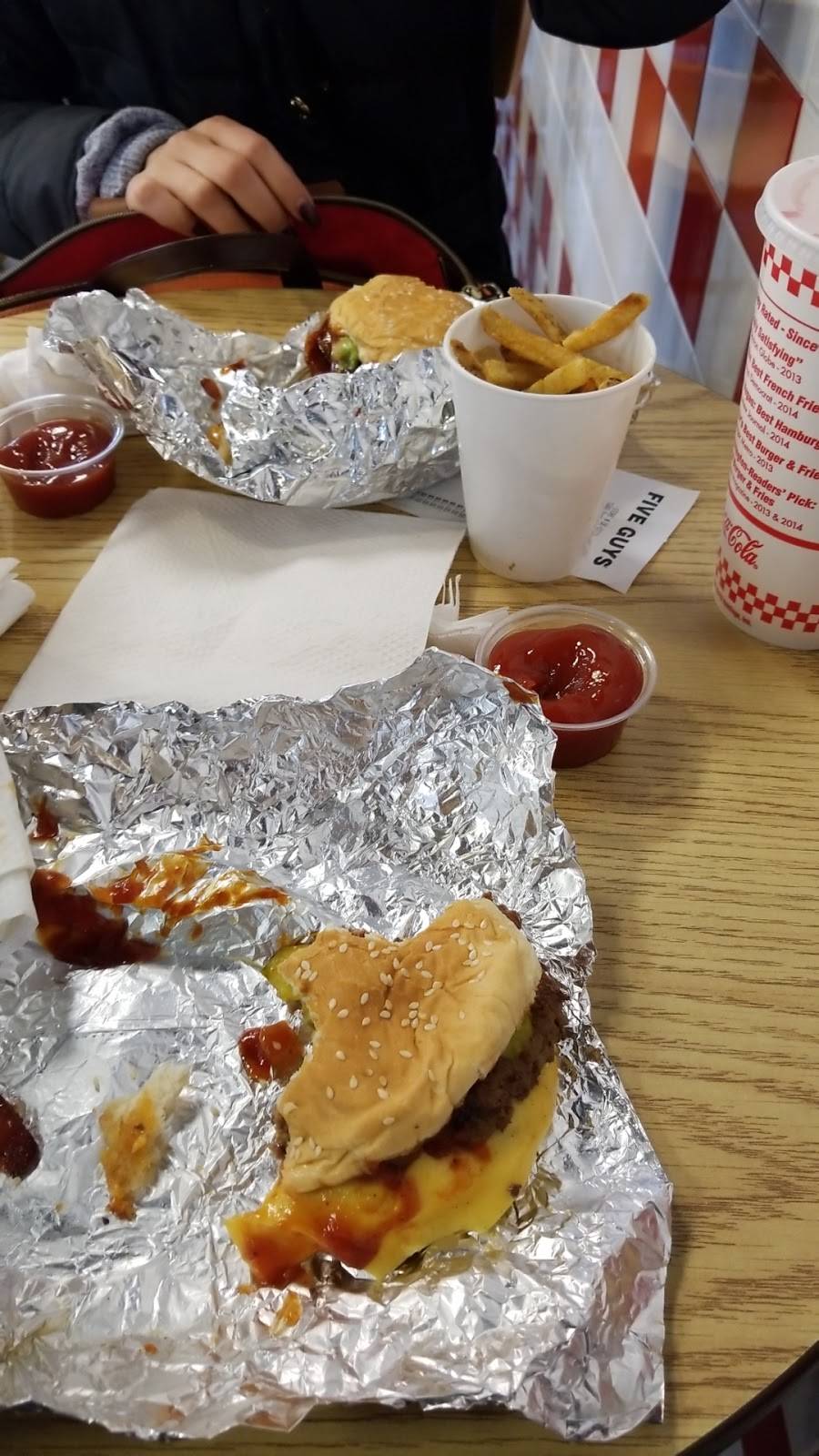 Five Guys | meal takeaway | 1249 Quintilio Dr, Bear, DE 19701, USA | 3028327555 OR +1 302-832-7555
