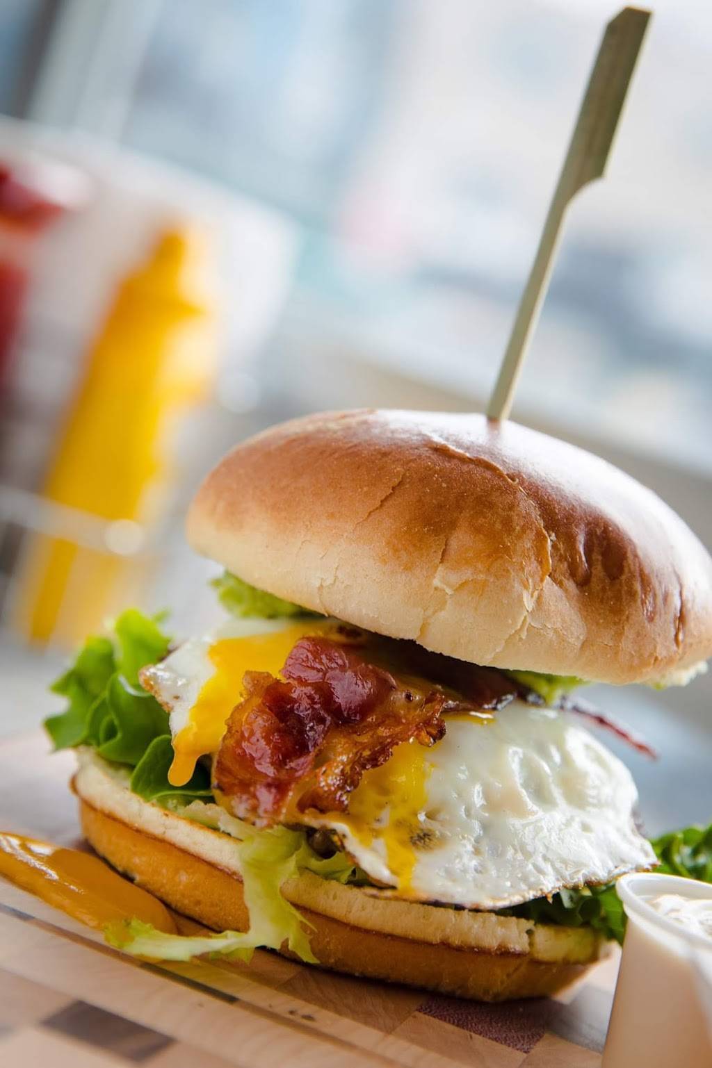 Ozzys Burgers Vaughan | restaurant | 3175 Rutherford Rd Unit 32, Concord, ON L4K 5Y6, Canada | 9055977983 OR +1 905-597-7983
