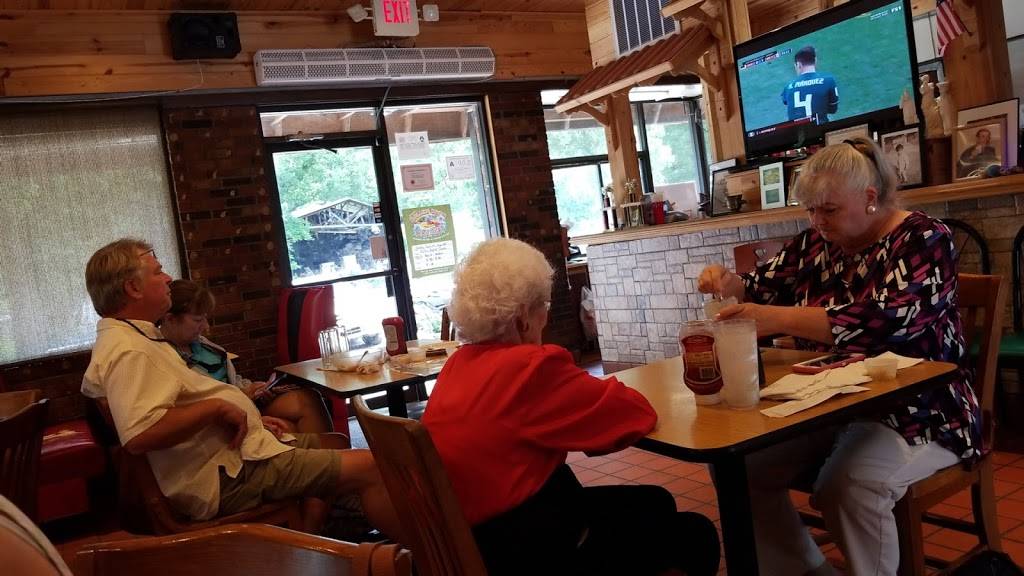 Pizza Corner | restaurant | 223 S Norwood St, Wallace, NC 28466, USA | 9105520045 OR +1 910-552-0045