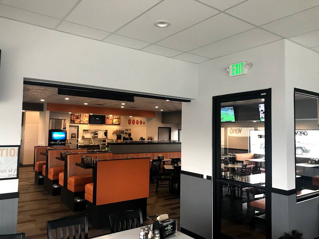 Round Table Pizza | meal delivery | 150 E Cross Ave, Tulare, CA 93274, USA | 5596862222 OR +1 559-686-2222