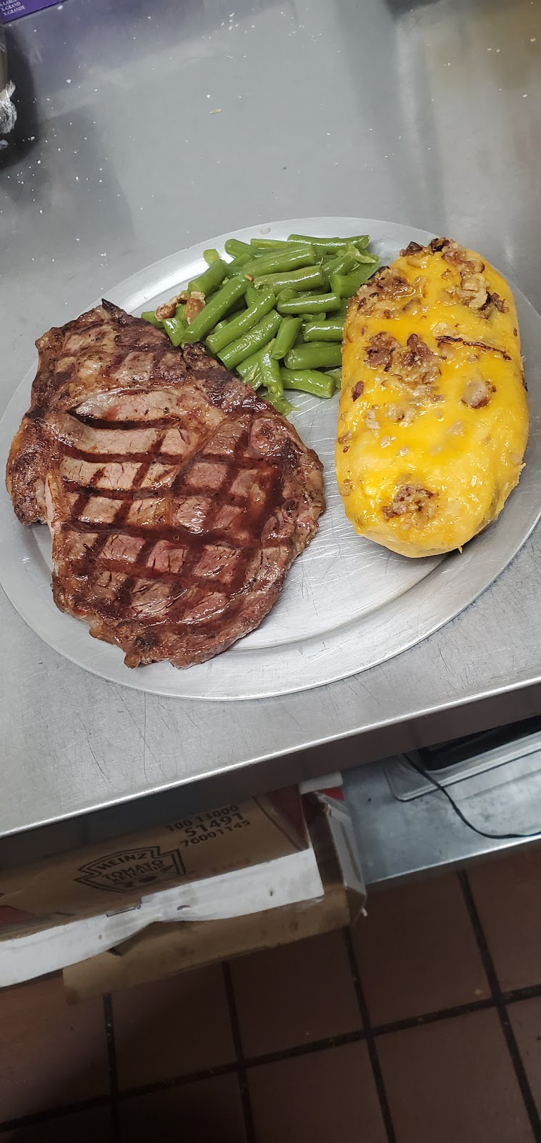 Big Bufords | restaurant | 620 Schrock Dr, Arcola, IL 61910, USA | 2172684322 OR +1 217-268-4322