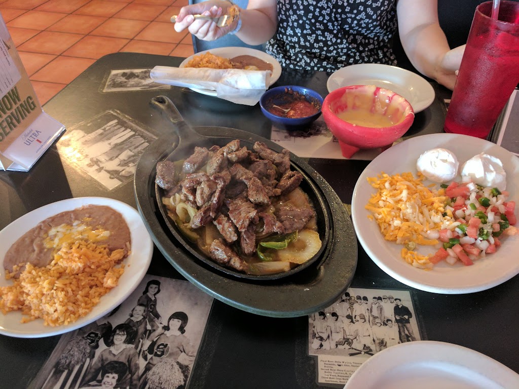 Casa De Miguel | restaurant | 455 N 9th St, Slaton, TX 79364, USA | 8068284900 OR +1 806-828-4900