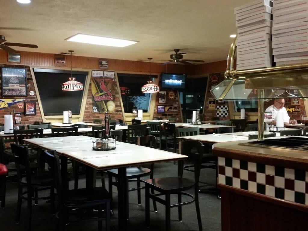 Pizza Hut | meal takeaway | 12571 IL-143, Highland, IL 62249, USA | 6186541144 OR +1 618-654-1144