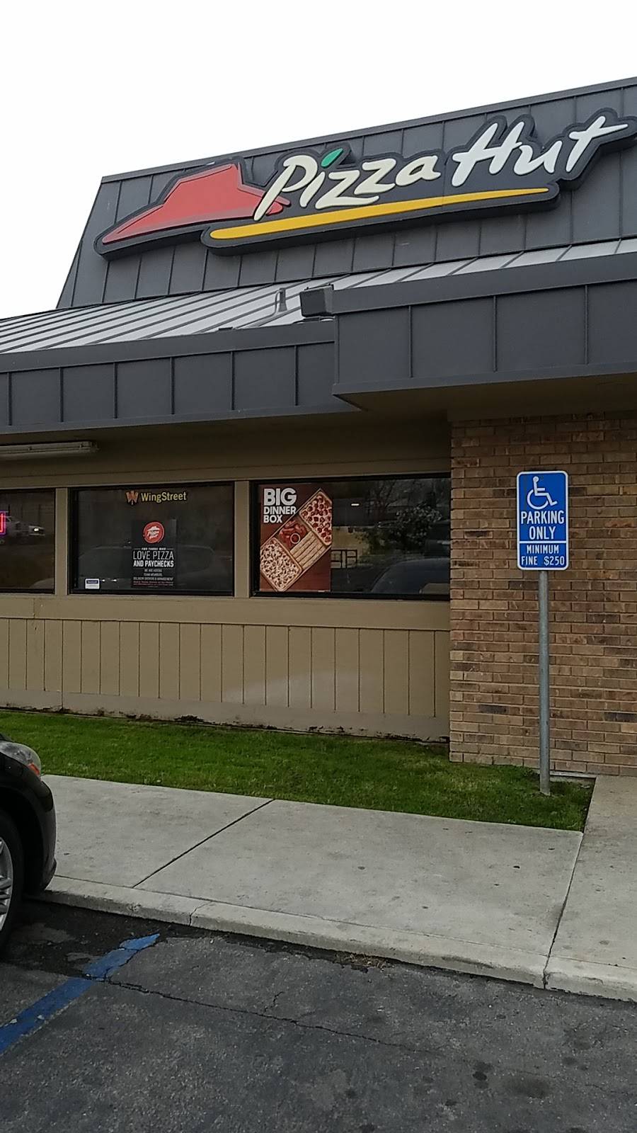 Pizza Hut | 3701 Auburn St, Bakersfield, CA 93306, USA