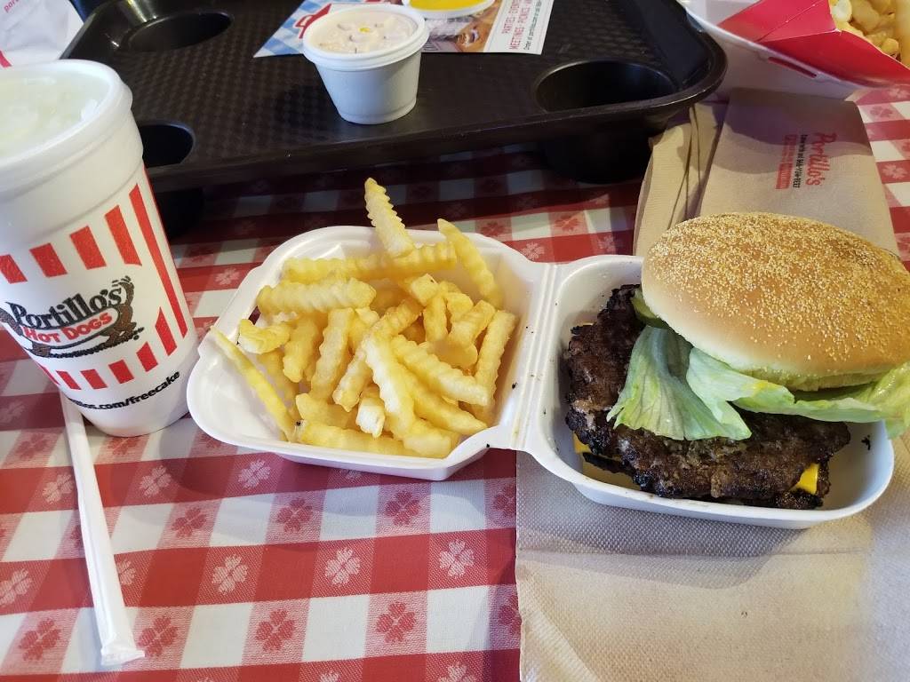 Portillos Hot Dogs | meal takeaway | 1780 Dekalb Ave, Sycamore, IL 60178, USA | 8158950100 OR +1 815-895-0100