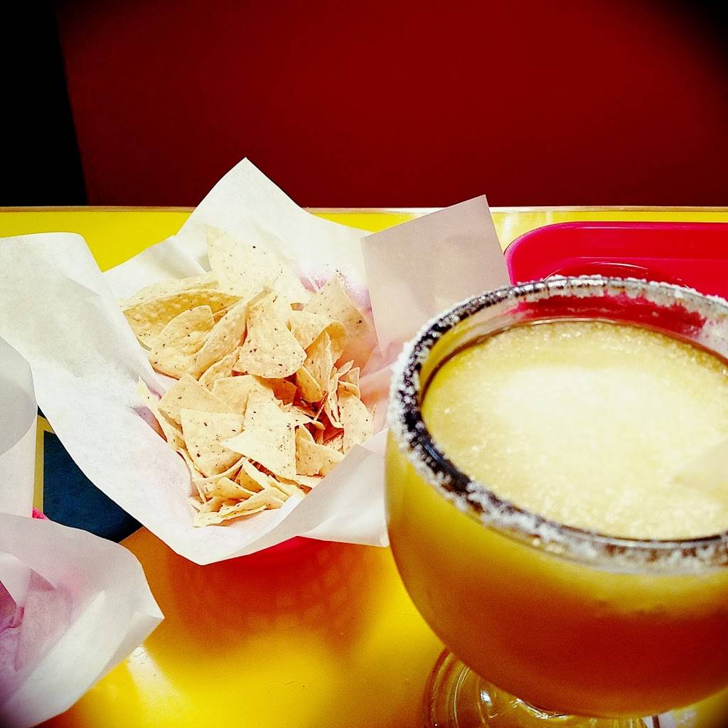 Fuzzys Taco Shop | restaurant | 5760 Olde Wadsworth Blvd, Arvada, CO 80002, USA | 3034389997 OR +1 303-438-9997