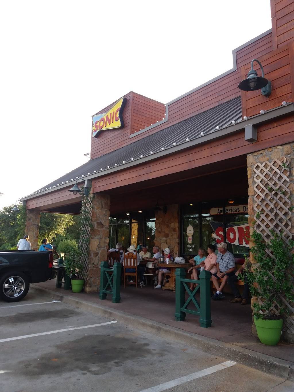 Sonic Drive-In | restaurant | 16243 US-271, Tyler, TX 75708, USA | 9038774266 OR +1 903-877-4266