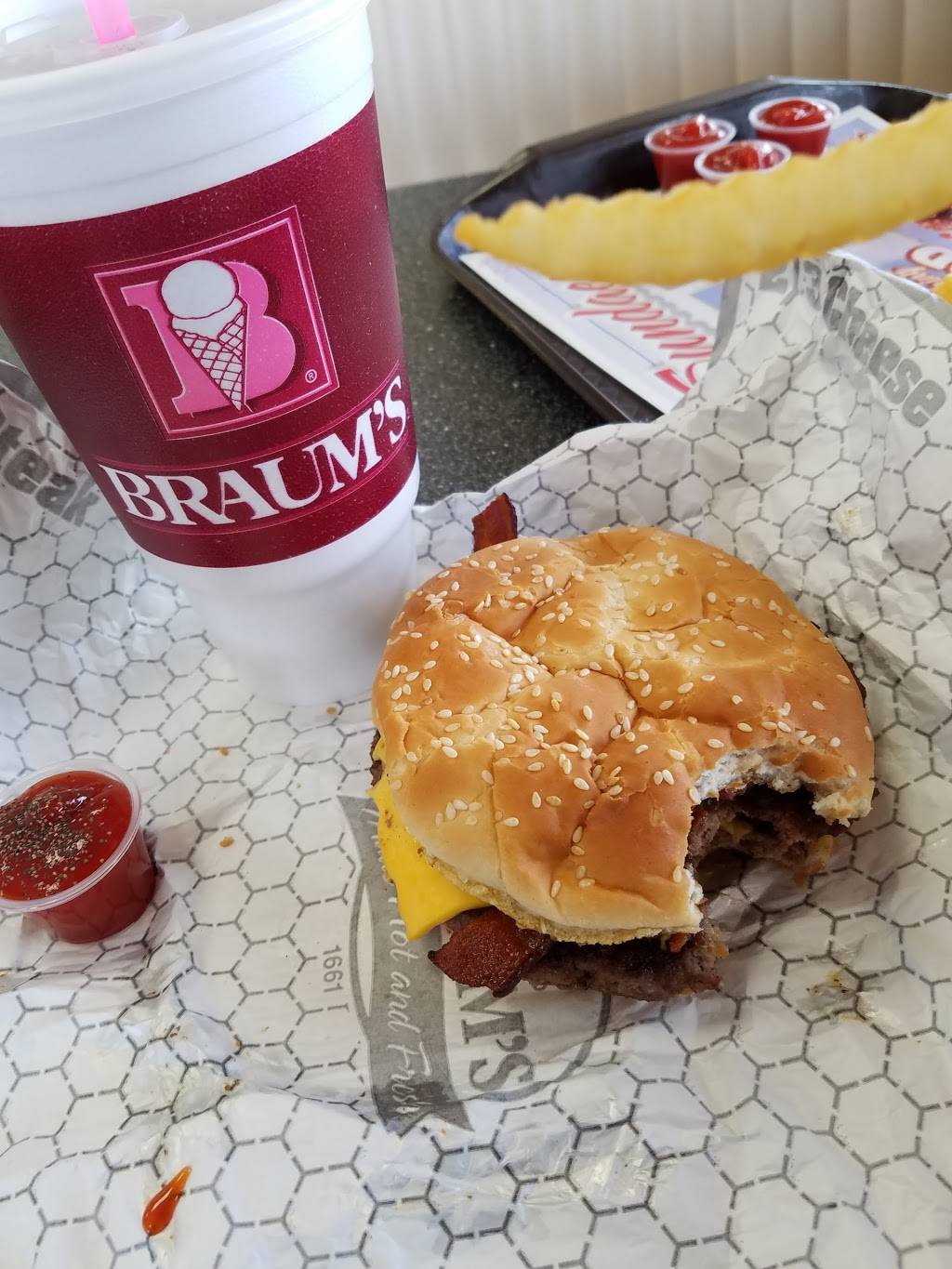 Braums Ice Cream & Burger Restaurant | restaurant | 710 N, US-75, Denison, TX 75020, USA | 9034637055 OR +1 903-463-7055