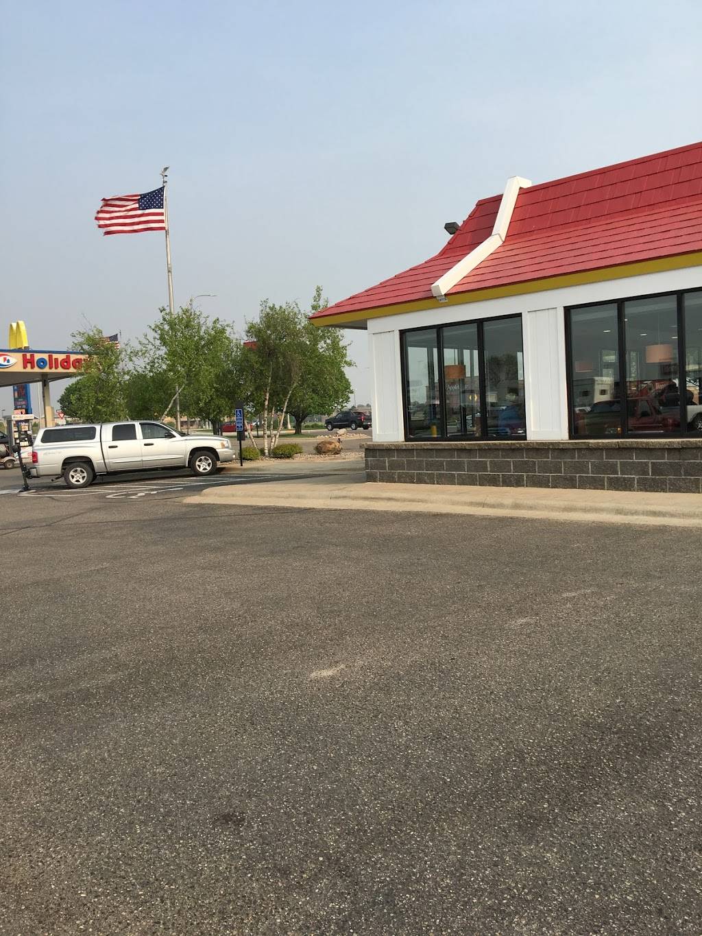 McDonalds | cafe | 1921 Adams St, Mankato, MN 56001, USA | 5076257559 OR +1 507-625-7559