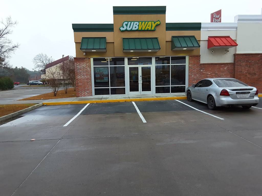 Subway | meal takeaway | 1700 N University Ave, Lafayette, LA 70507, USA | 3372333459 OR +1 337-233-3459