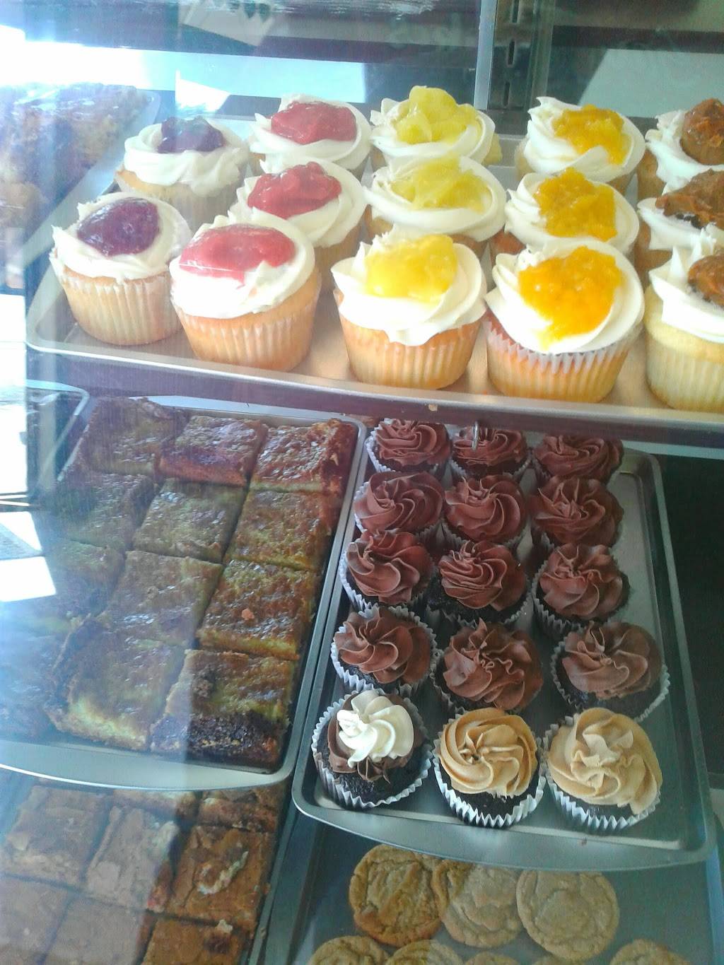 Savvy Cakes and Legendary Sandwiches | bakery | 335 Jefferson St, Statham, GA 30666, USA | 6787267046 OR +1 678-726-7046