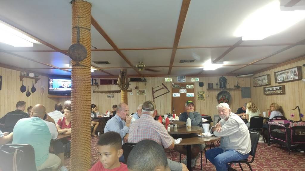 Raynors Seafood & Restaurant | restaurant | 114 N 2nd St, Immokalee, FL 34142, USA | 2396573911 OR +1 239-657-3911