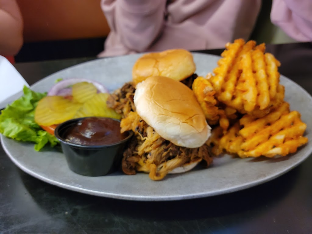 Fitters 5th Street Pub | restaurant | 500 S Ohio Ave, Sedalia, MO 65301, USA | 6608276500 OR +1 660-827-6500
